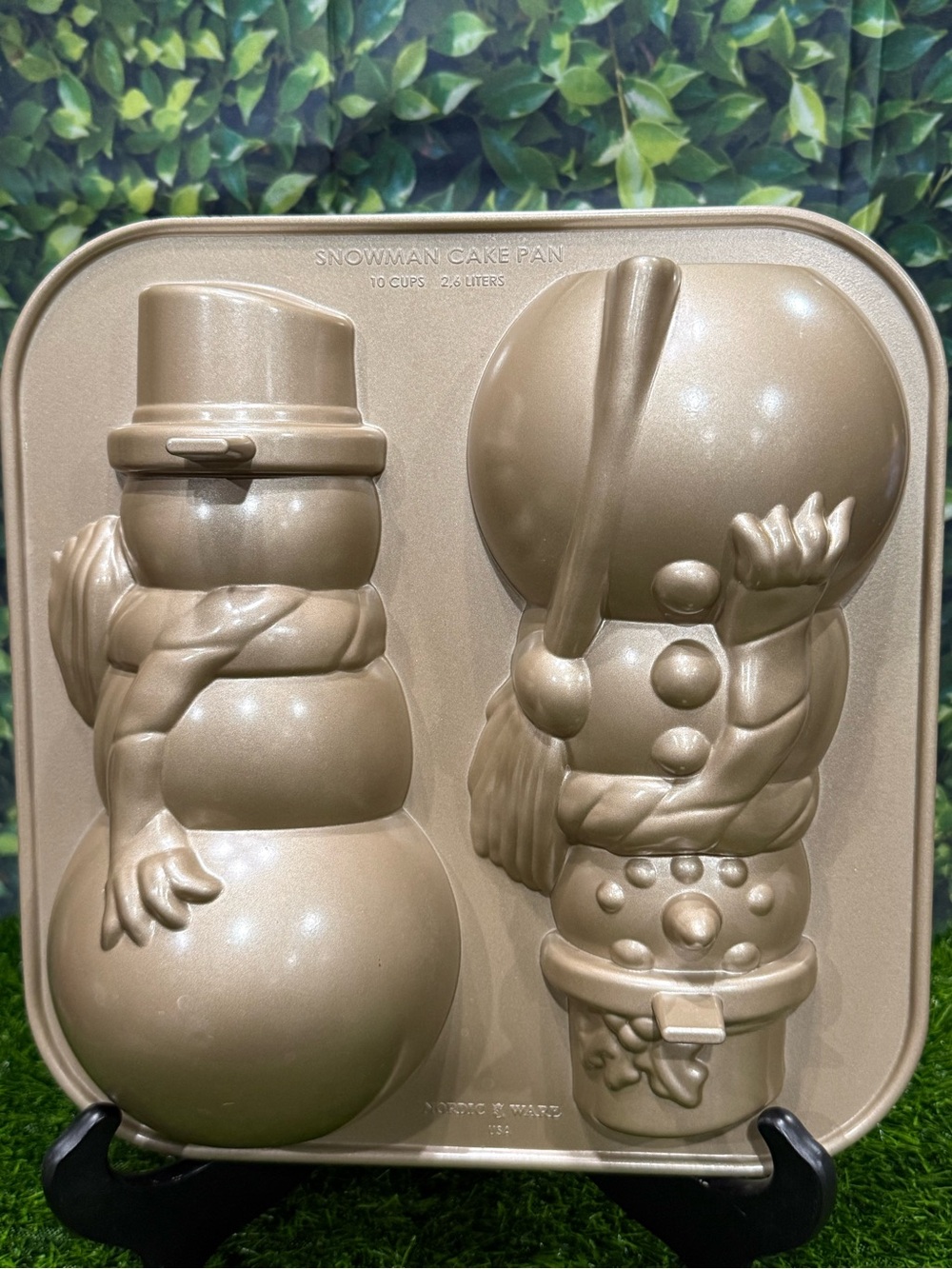 Nordic Ware Cast Aluminum 3D Snowman Pan a Williams Sonoma exclusive10 Cup/2.6L